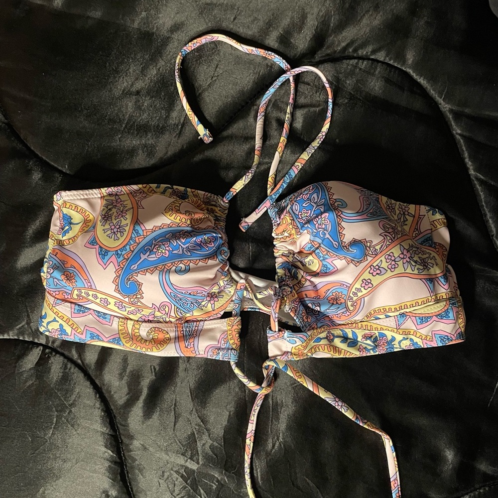 SHEIN Plus Paisley Print Halter Bikini Top